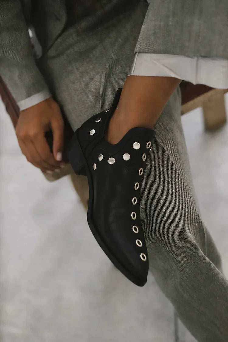 Vyvena | Pointed Studded Ankle Boot
